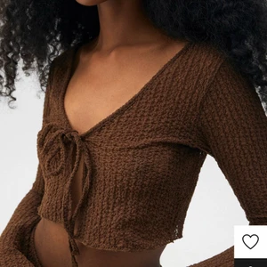 Brun kofta - Från pull& bear. Aldrig använt då jag inte är så mycket för kortare tröjor. 