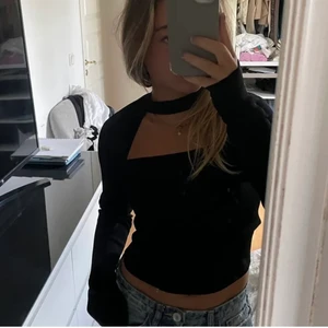 Zara tröja  - Säljer denna fina tröja från zara i storlek M 💞men passar s också! säljer för 210 + 66 kr frakt skriv privat för intresse💘