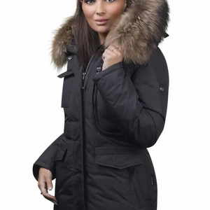 Hollies vinterjacka - Säljer min hollies vinterjacka! Haft den i cirka 1 år och är därmed sparsamt använt och i bra skick! Rökfri och djurfri. För mer frågor skriv privat💕