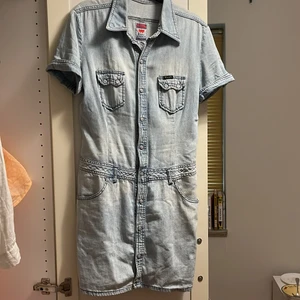 Jeansklänning - Klänning från diesel i stl S/M. Säljer pga för liten.