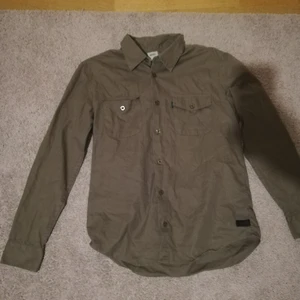 Wezc skjorta storlek M - Skjorta från wesc, storlek M. Lite tjockare material, passar bra som en typ av stilig "jacka" vid varmare väder! 