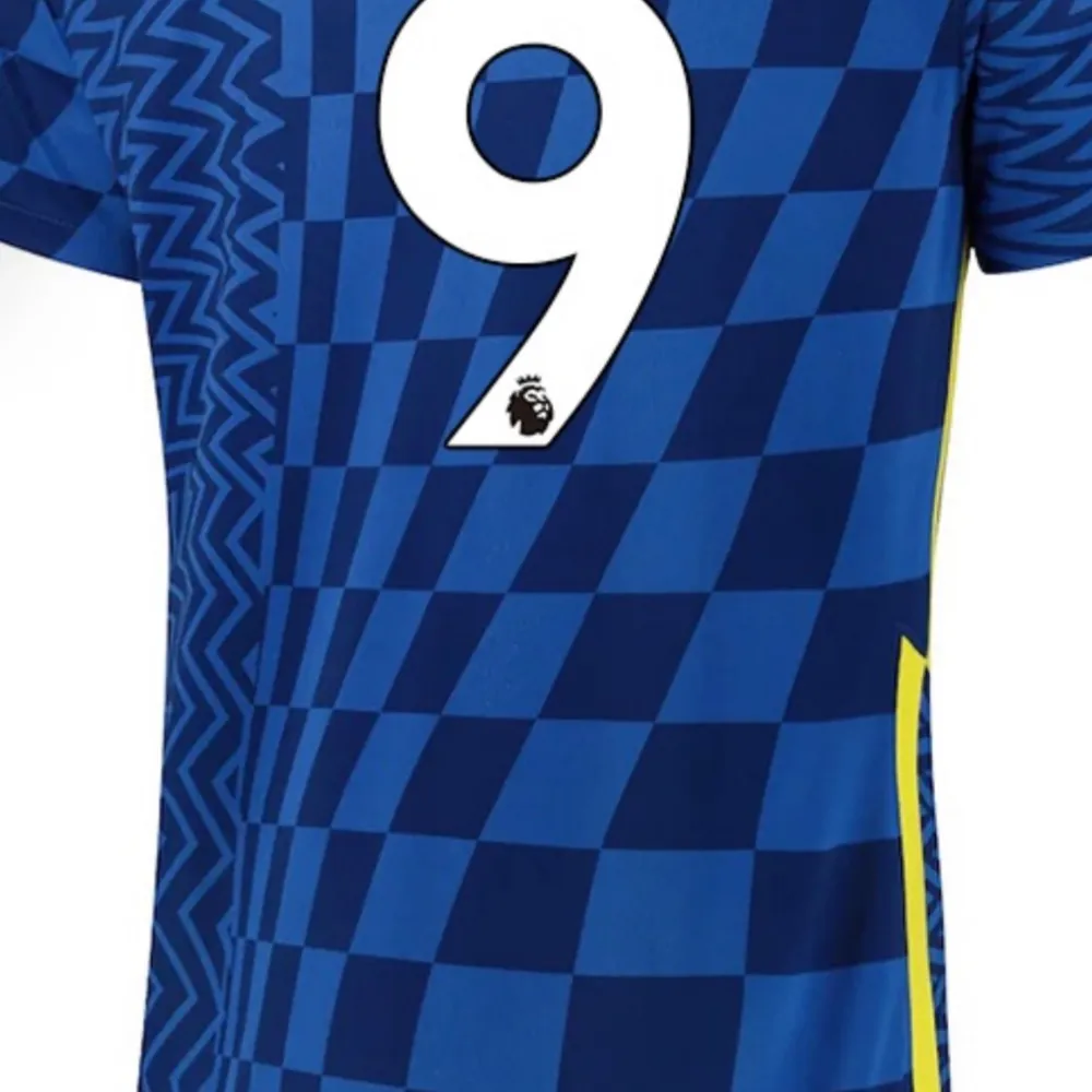 Chelsea tröja med Lukaku tryck, köpt för några månader sen i bra skick. strl XL junior men motsvarar ungefär xxs - passar 10-13 åringar . T-shirts.