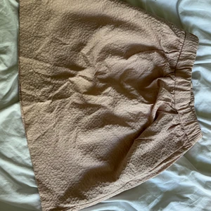 Kjol med fickor  - Kjol med fickor  1-2 användningar  God skick 