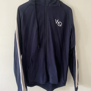 Vanquish Hoodie  - Utväxt av sambon, köper du flera saker så sätter vi ihop ett paketpris såklart🌸