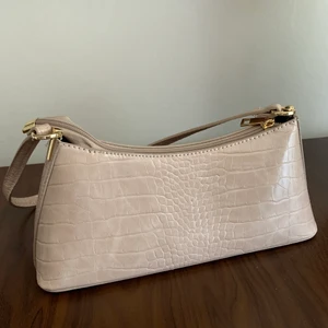 Baguetteväska, asos, oanvänd - Aldrig använd, från asos. 