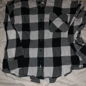 Rutig tröga - Rutig tröga, skriv till mig om ni är intresserade.