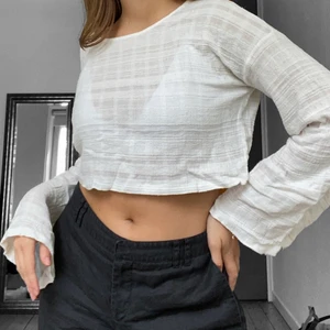 Magtröja - Vit långärmad magtröja med vida armar💐 i bra skick