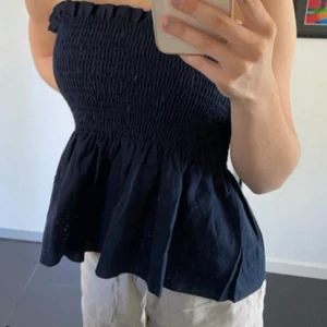 Sommartopp  - En söt trendig sommartopp, aldrig använd💗💗