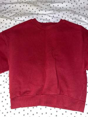 Sweatshirt från Gina tricot. Storlek XS. 80kr + frakt.