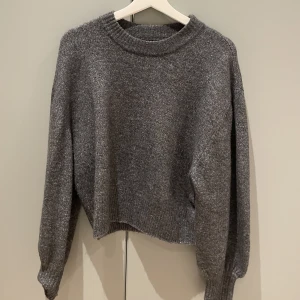 Grå stickad tröja - Grå stickad tröja, köpt på asos. Stl 36. Används aldrig, nyskick