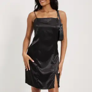 Säljer denna svarta fina klänning från Nelly/only. Aldrig använd. Köparen står för frakten 💖