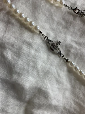 Vivienne westwood  - Snyggt halsband! Använts 1-2 gg❤️ (Fake) 