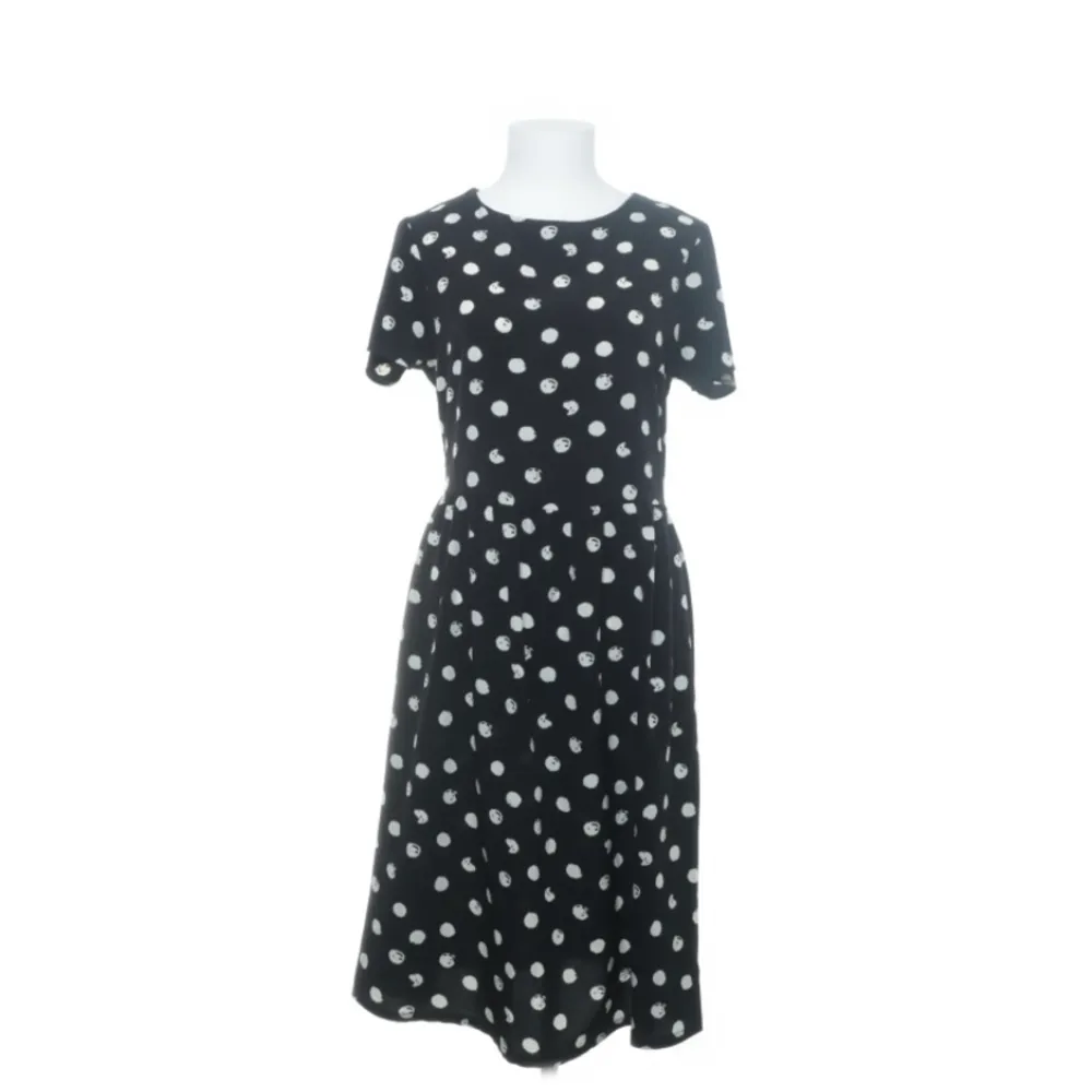 For polka dot lovers! The dress is awesome. . Klänningar.