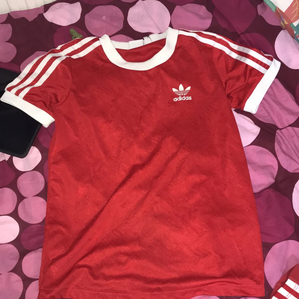 Röd Idrotts set - Adidas | Plick Second Hand