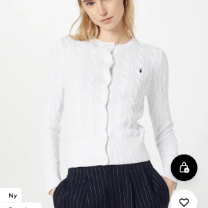 Polo ralphlauren kofta  - Polo ralphlauren kofta i storlek M men skulle passa S inga fläckar eller liknande. Skriv för fler bilder. Kan diskutera pris, kostade runt 2000 ny.