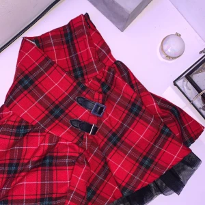 Kjol - ”Monster high kjol”. Passar bra till tema fester o liknande. 