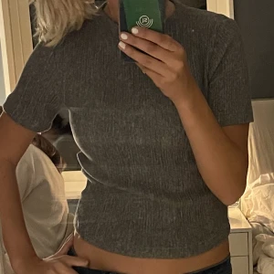 Zara tröja  - Jätte fin tröja från zara! Har endast testat dessa tröjan. Köpte den för 300