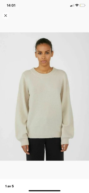 Tröja - Fin stickad beige tröja! Använd fåtal gånger. 