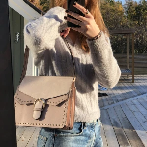 Väska - Jättefin väska nästan helt oanvänd!