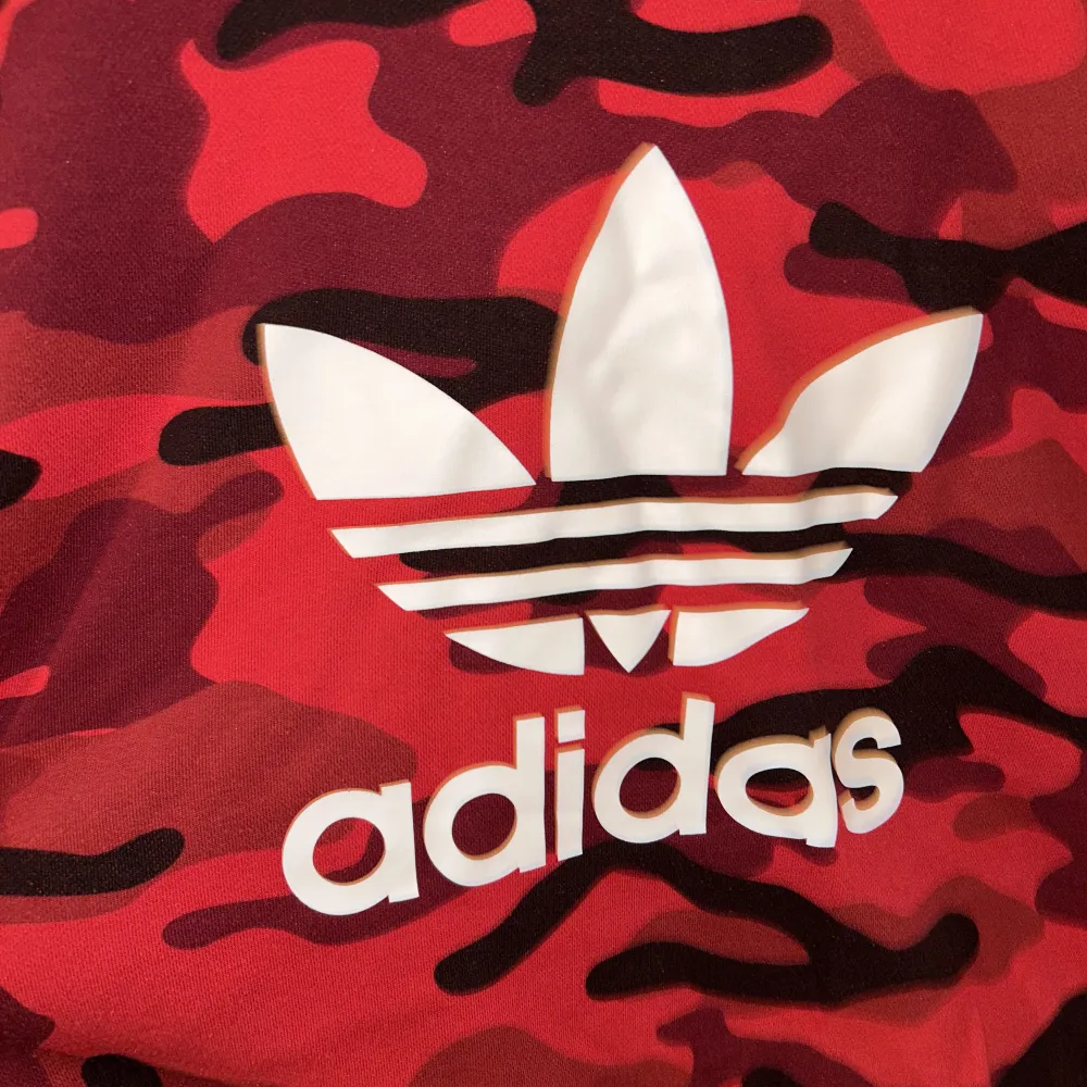 Red camo Adidas sweater with pockets . Hoodies.