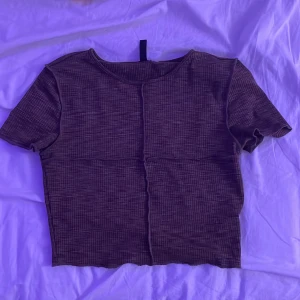 Tröja från Hm - Croppad tröja från Hm. Bra skick. Storlek S.