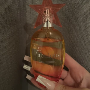 Fabulous Calzedonia parfym - Säljer denna somriga,nästan helt ovanvända, parfym som inte alls säljs längre. Nypris 700:-. 