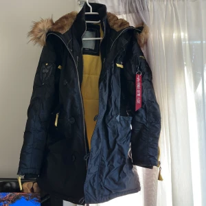 Jacka - Alpha industries vinterjacka. Använd men i superfint skick. Storlek M. Buda!