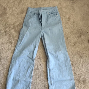 Jeans - Jeans frå Hm Divided  i strl 38 och fint skick.  Ordinarie pris 150 kr 