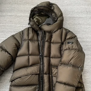 CP company puffer  - Helt ny puffer med prislapp kvar, size 48 motsvarar medium! Nypris 8000