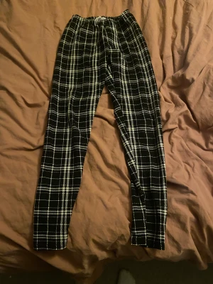 Mjukisbyxor  - Bra skick, Inte använda så mycket , Köptes på SHEIN , lite tunnare en andra mjukisar, Perfekta till våren😊