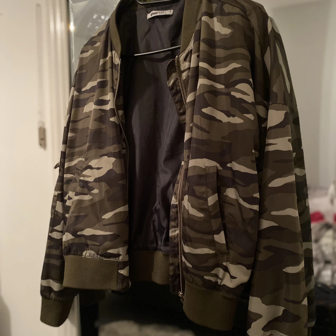 Millitärgrön bomberjacka  - 90