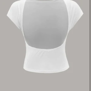 rygglös topp - säljer min rygglösa topp från shein då den blivit för liten❤️ knappt använd men är jättefin när det är lite varmare