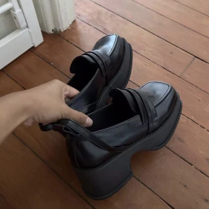 Platform platå - Hej, säljer dessa då de var förstora, köpta på plick, dom är i fint skick och ser inte använda ut vad jag kan se. 