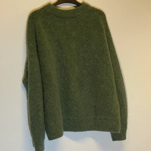 Mossgrön tröja - Mysig tröja som knappt är använd och är i bra skick 