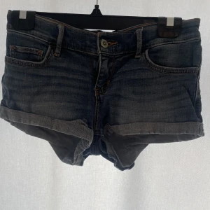 Shorts från Hollister  - Korta shorts, perfekta för sommaren, nypris 500kr