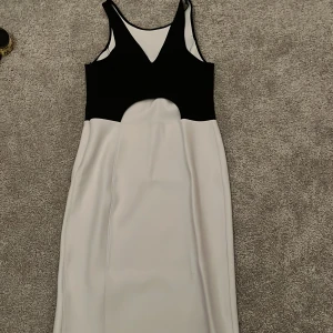Ralph lauren klänning  - Polo Ralph lauren klänning i ny skick, aldrig använd lappen är kvar. 