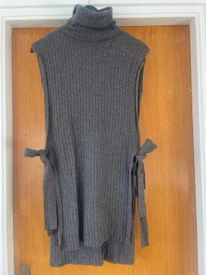 Väst/krage, kashmirblandning - Väst/krage, kashmirblandning. H&M.  Strl: XS