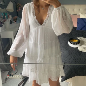 Studentklänning - Säljer min fina studentkläder, endast använd en gång! Gott skick!! Från asos