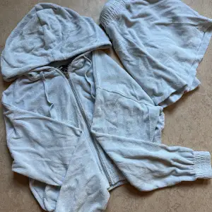Mjukis set med shorts från bik bok, använt fåtal gånger, inga defekter. Strlk S.