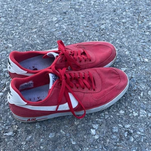 Vintage Nike sneakers - Fläck på baksidan, kan nog lösas med klorin