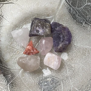 kristaller - säljer lite av mina kristaller, att köpa alla kostar 50kr, dem är äkta  *TRYCK INTE PÅ ”Buy” KNAPPEN* Har ingen bankid kopplad så kan ej få din betalning! 