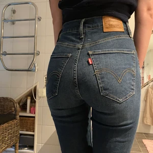 Levis Mile high super skinny  - Snygga jeans från levis som sitter som en smäck! Använda max 3 gånger.