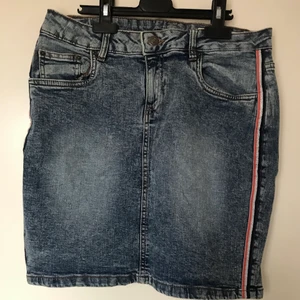 Esmara jeanskjol storlek 38 - Använt fåtal gånger!!