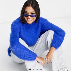 Blå stickad tröja  - Säljer denna blå stickade tröja från ASOS, använd Max 2 gånger!! Storlek S❤️