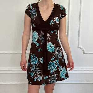 y2k klänning - storlek: passar S och M. stretchigt material. möts upp i stockholm eller fraktar 🖤