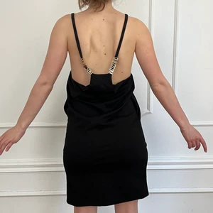 moschino klänning - har ej äkthetsbevis. storlek: L. möts upp i stockholm eller fraktar 🖤