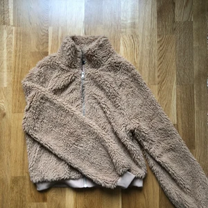 Teddyfleece - Mysig teddyfleece från Ginatricot Storlek M