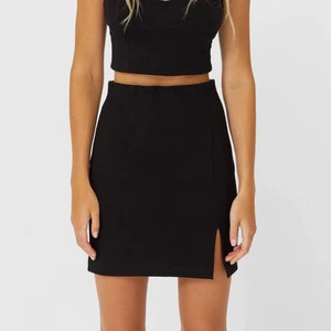 Svart kjol - Den perfekta svarta minikjolen till sommaren. Använd 2-3 gånger:))) väldigt strechig och skön