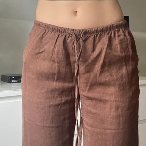Linnebyxa - Säljer mina nya HM linnebyxor som sitter otroligt bra!! Precis köpta i XS!