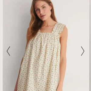 Klänning NAKD - Klänning från NAKD, jättefin men har bara inte riktigt kommit till användning, använd Max 2 ggr. Köparen står för frakt! Slutsåld på hemsidan